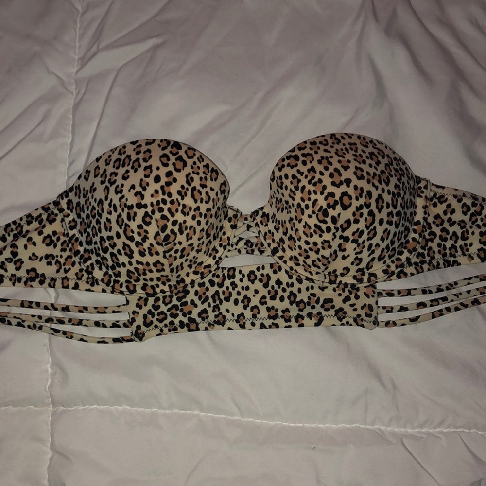 5/$25 📦 Cheetah VS Strapless Bikini Top